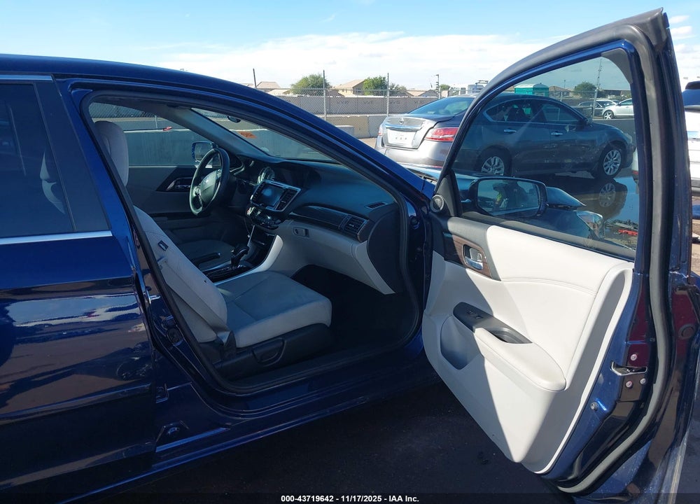 2017 HONDA ACCORD EX VIN: 1HGCR2F7XHA065190