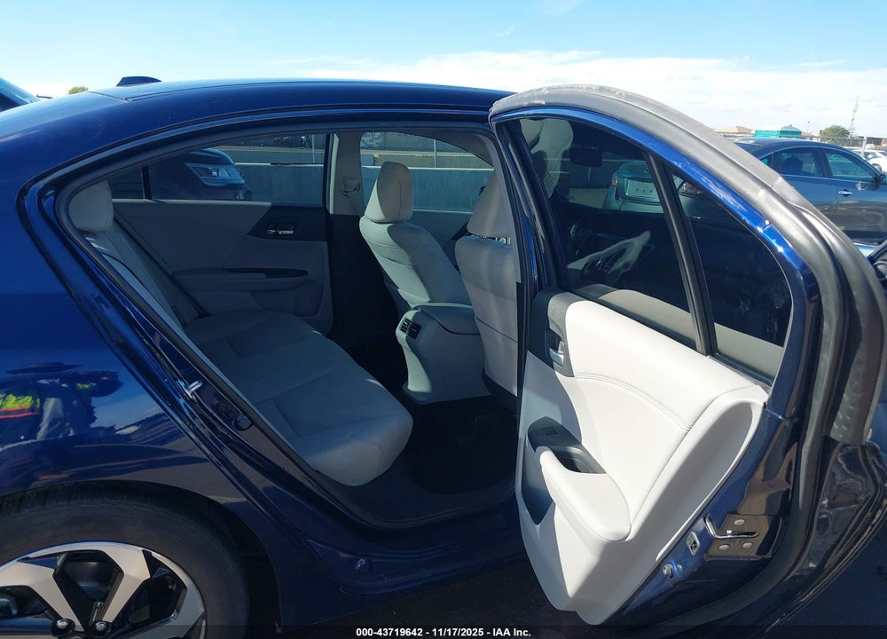 2017 HONDA ACCORD EX VIN: 1HGCR2F7XHA065190
