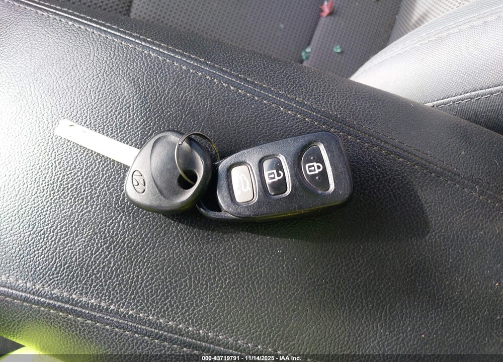 2014 HYUNDAI SONATA GLS VIN: 5NPEB4AC1EH917944