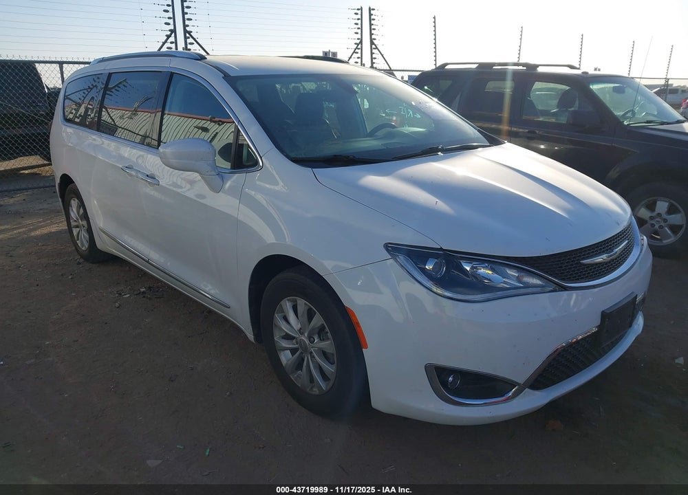 2019 CHRYSLER PACIFICA TOURING L VIN: 2C4RC1BG0KR575352