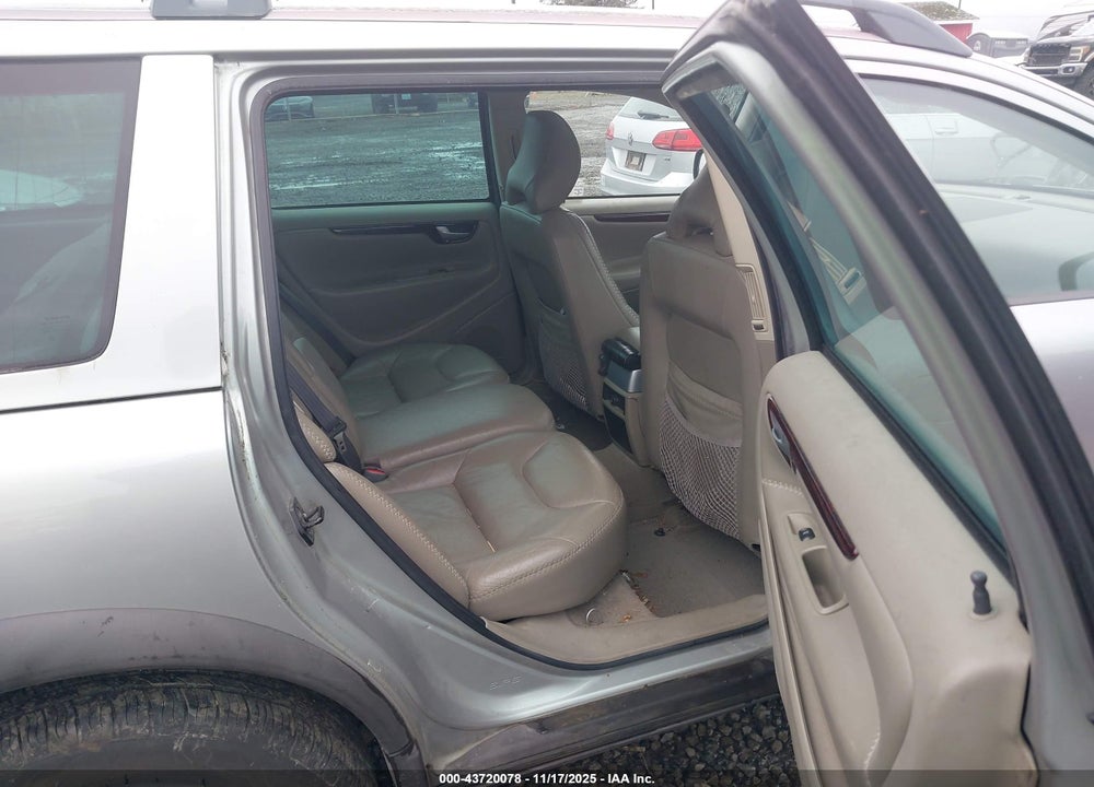 2004 VOLVO XC70 2.5T VIN: YV1SZ59H041138376