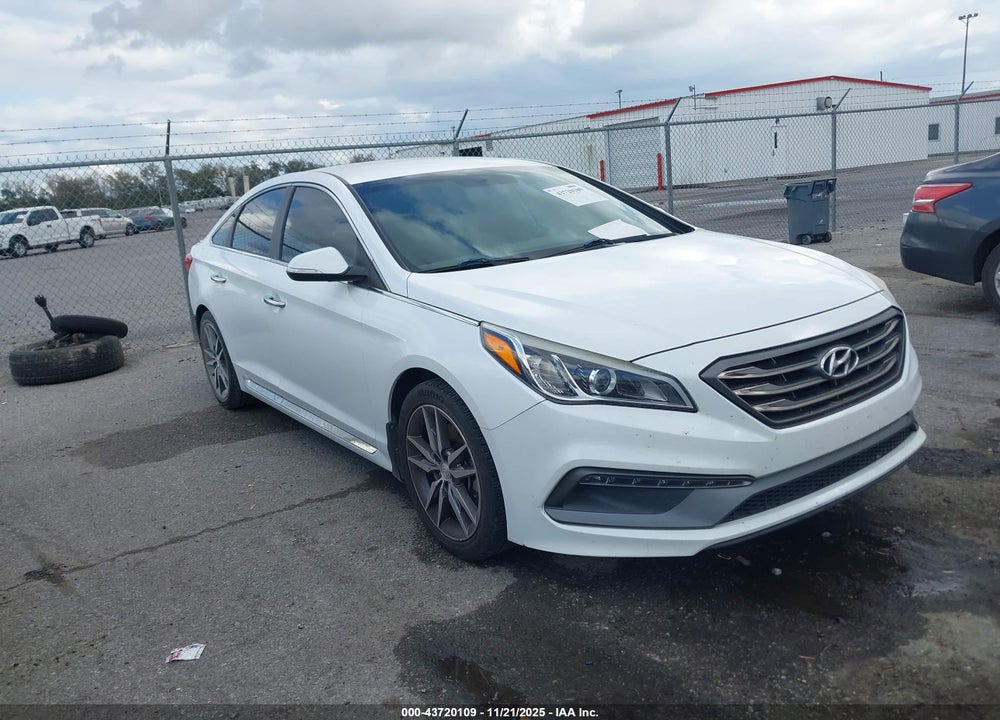 2015 HYUNDAI SONATA SPORT 2.0T VIN: 5NPE34AB4FH192488