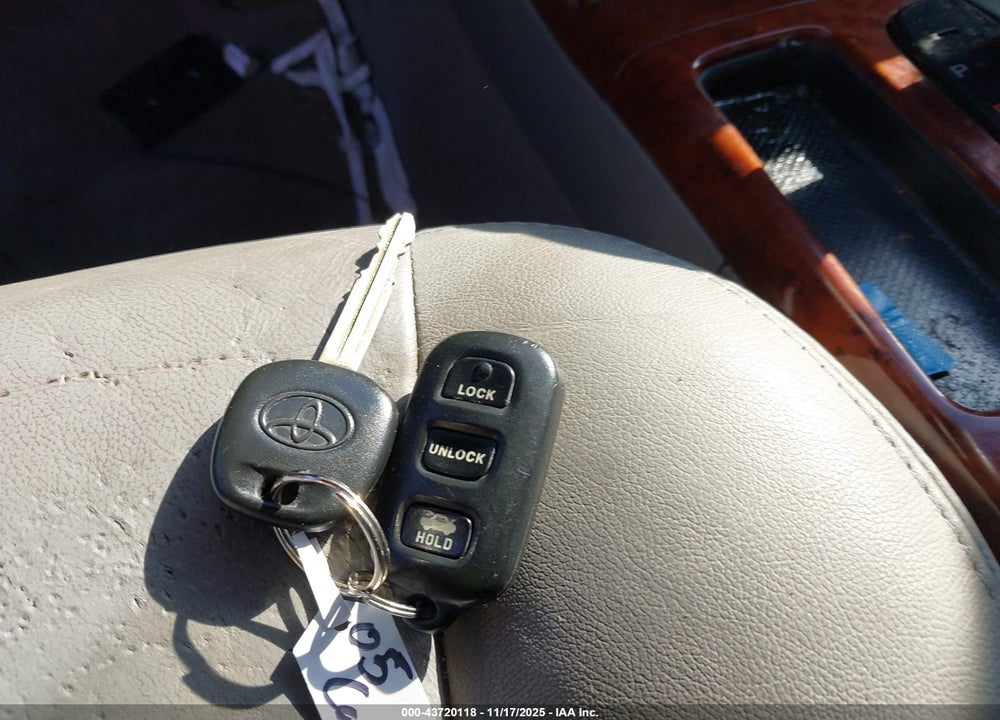 2005 TOYOTA CAMRY XLE V6 VIN: 4T1BF30K75U607194
