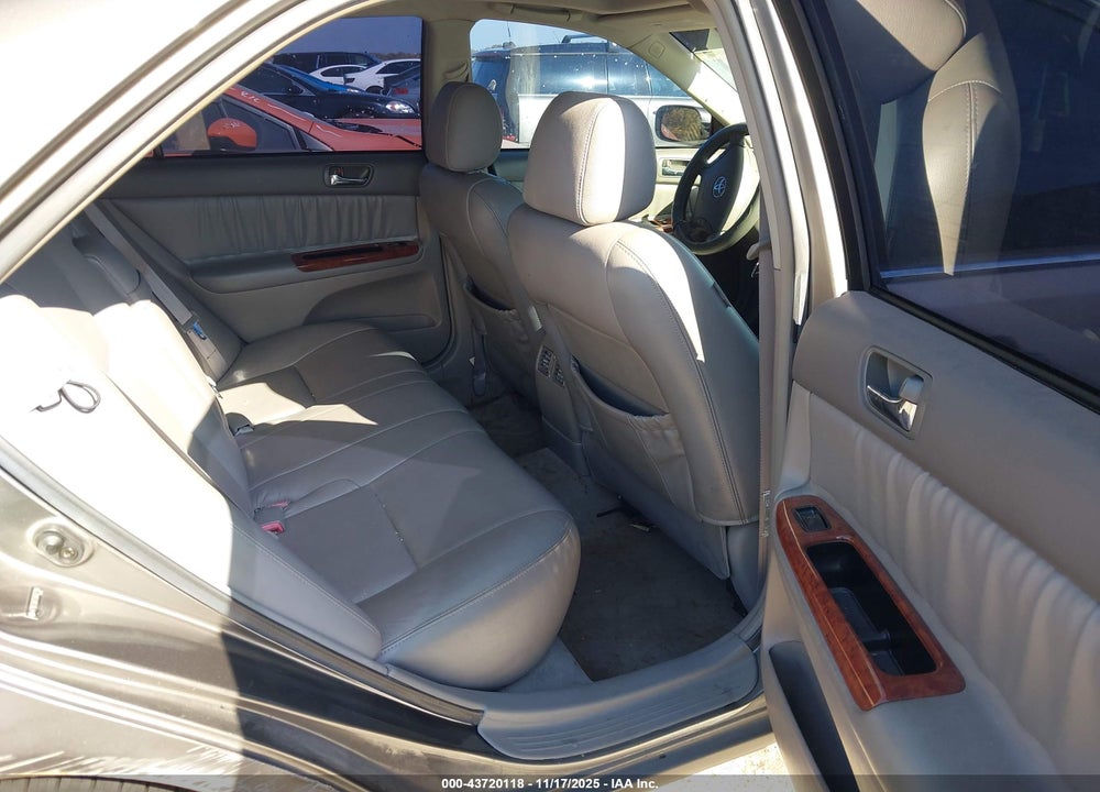 2005 TOYOTA CAMRY XLE V6 VIN: 4T1BF30K75U607194