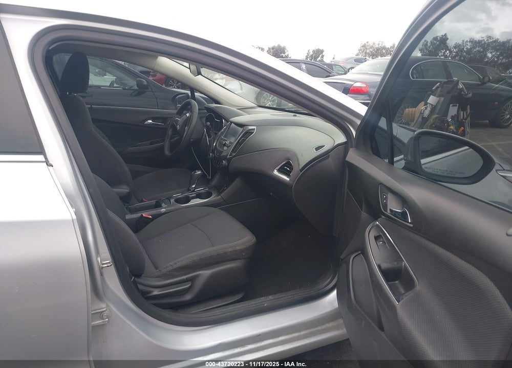 2017 CHEVROLET CRUZE LT AUTO VIN: 1G1BE5SM0H7258361