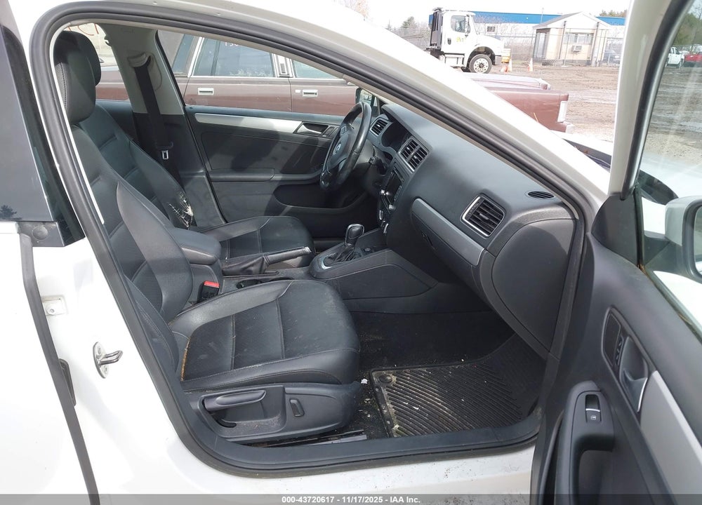 2014 VOLKSWAGEN JETTA 1.8T SE VIN: 3VWD17AJ5EM423673
