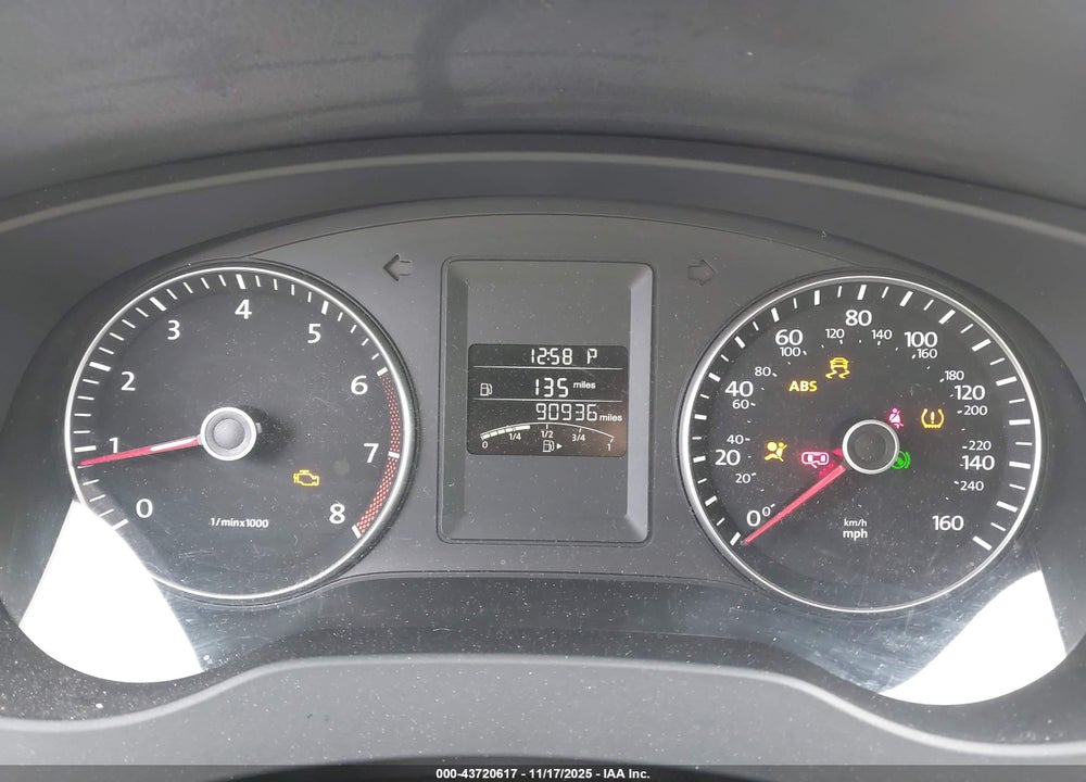 2014 VOLKSWAGEN JETTA 1.8T SE VIN: 3VWD17AJ5EM423673