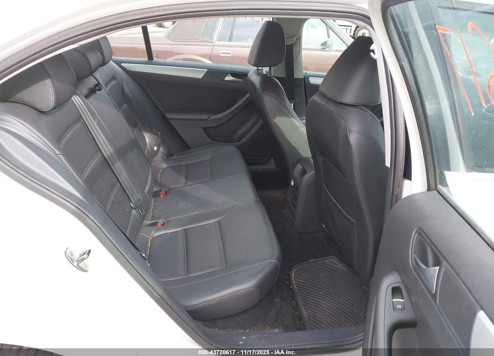 2014 VOLKSWAGEN JETTA 1.8T SE VIN: 3VWD17AJ5EM423673