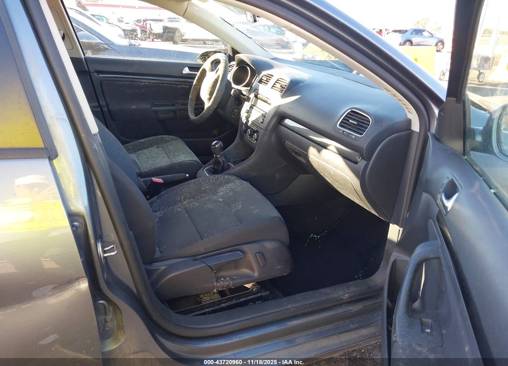 2012 VOLKSWAGEN JETTA SPORTWAGEN 2.5L S VIN: 3VWKP7AJ3CM671021