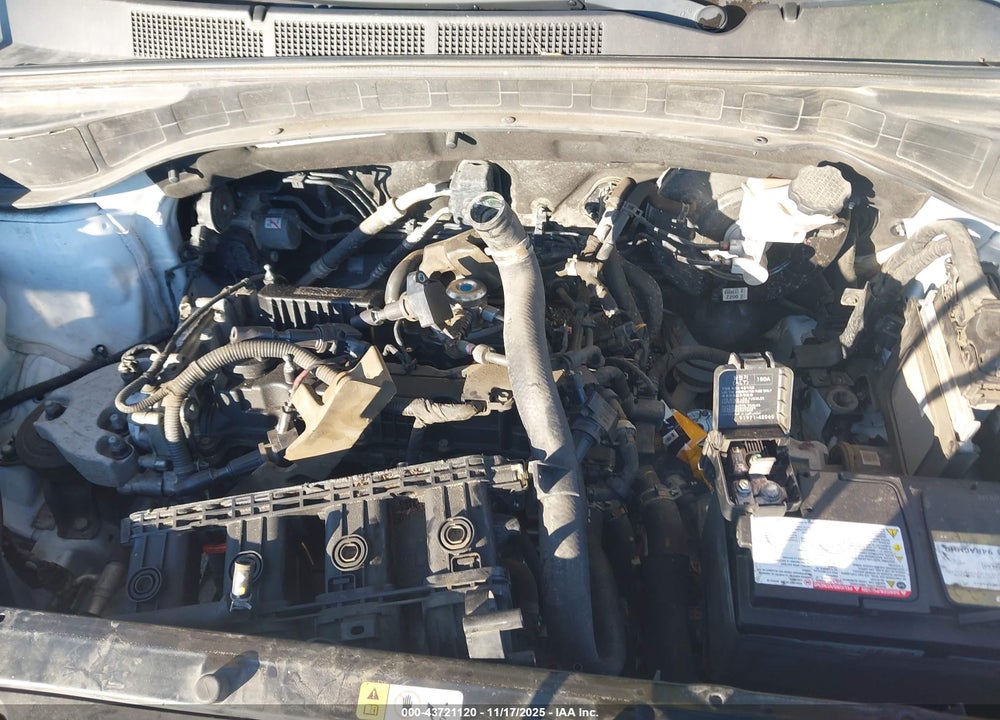 2017 HYUNDAI SANTA FE VIN: 5XYZU3LB3HG418388