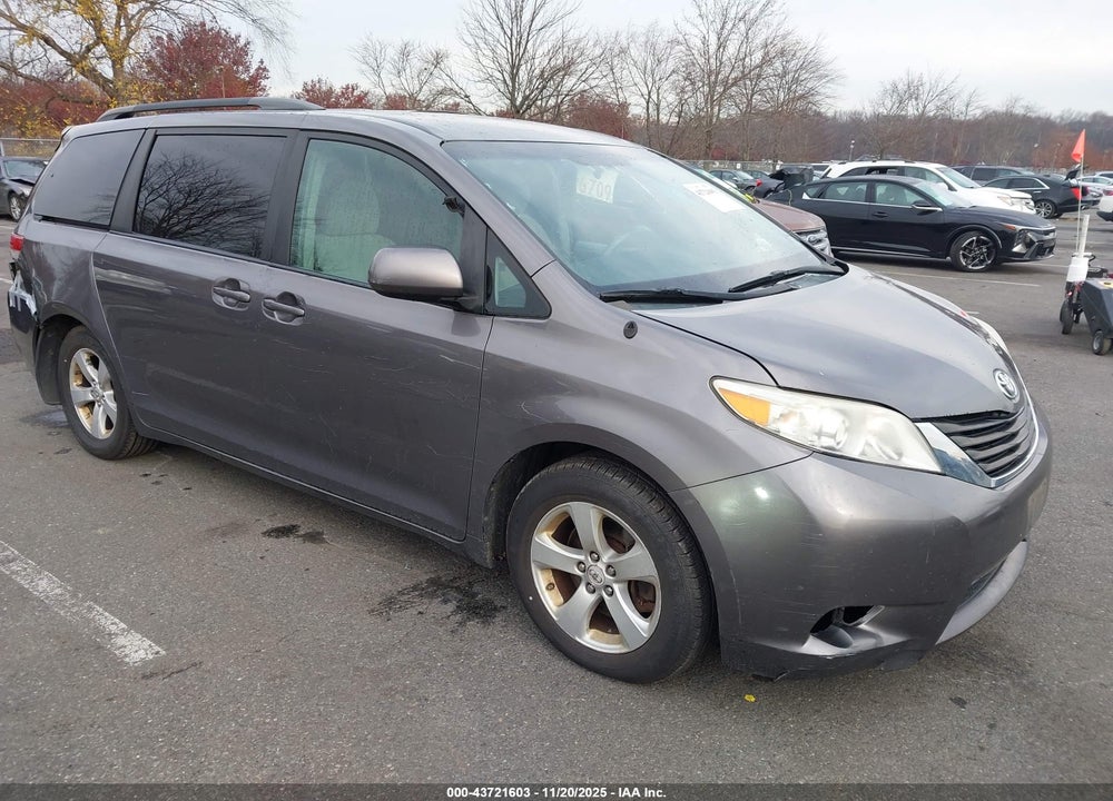 2011 TOYOTA SIENNA LE V6 VIN: 5TDKK3DC1BS044579