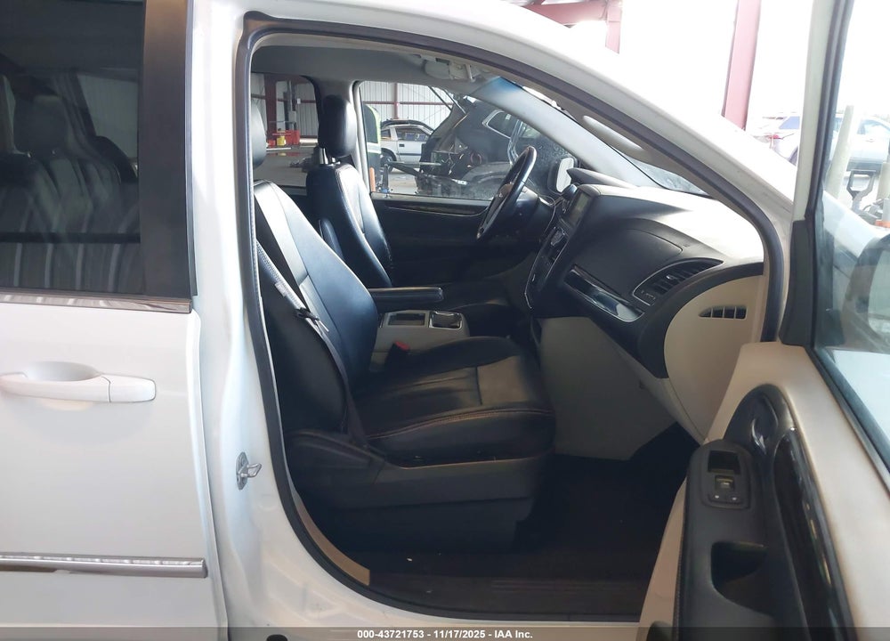 2016 CHRYSLER TOWN & COUNTRY TOURING VIN: 2C4RC1BG4GR296638