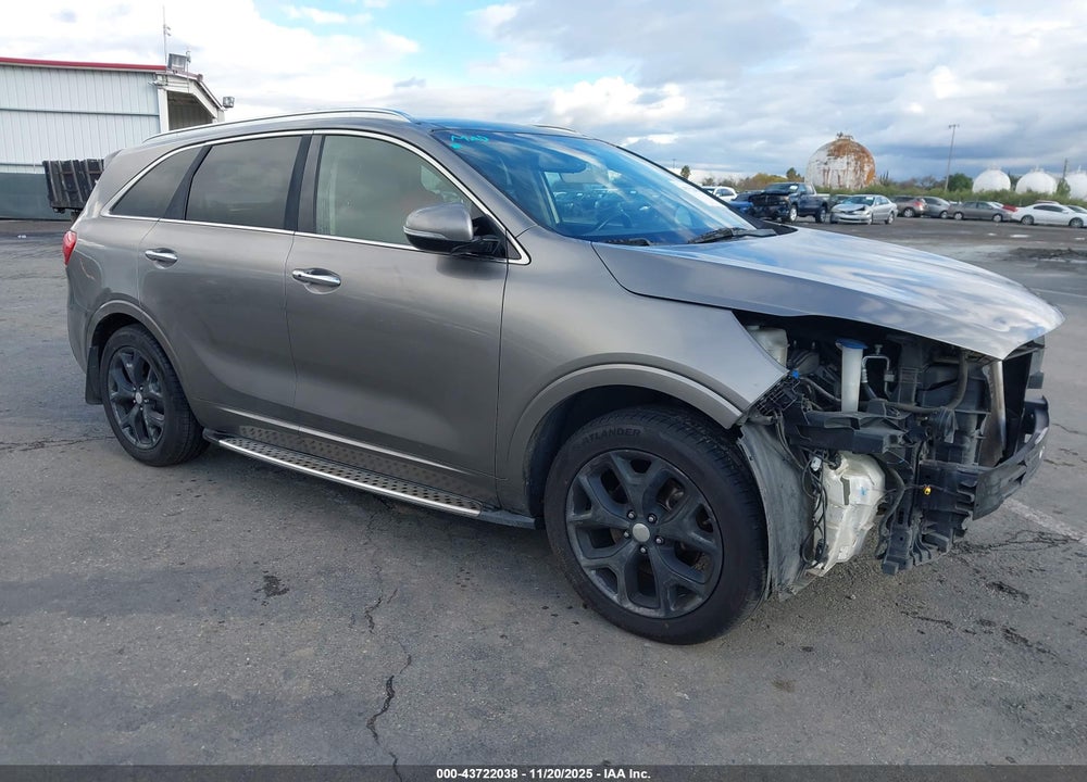 2016 KIA SORENTO 3.3L SX VIN: 5XYPK4A56GG112574