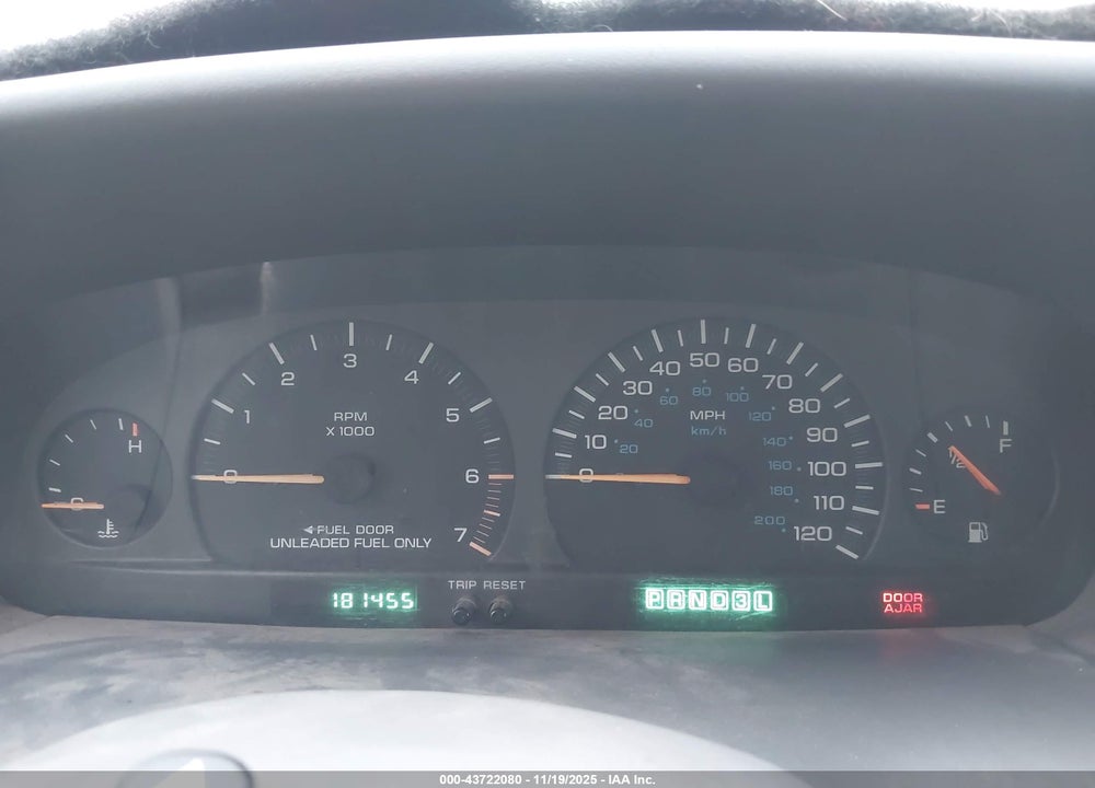 2000 CHRYSLER TOWN & COUNTRY LX VIN: 1C4GP44GXYB525141