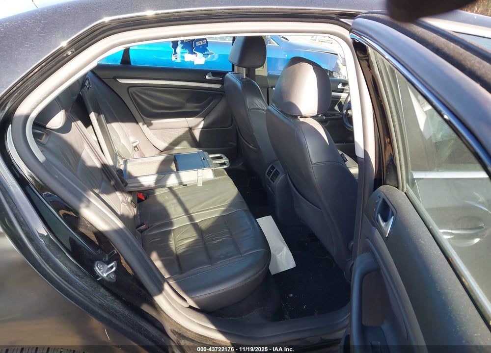 2007 VOLKSWAGEN JETTA VIN: 3VWDF71K17M024854