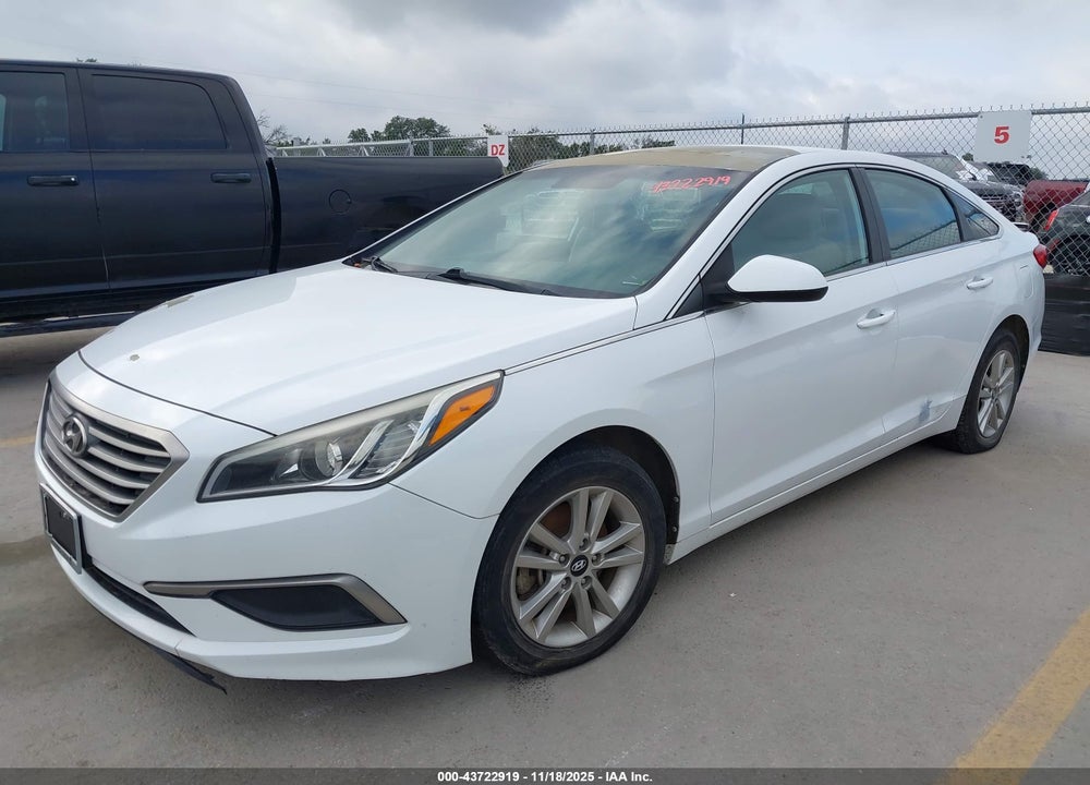 2016 HYUNDAI SONATA SE VIN: 5NPE24AF1GH270555