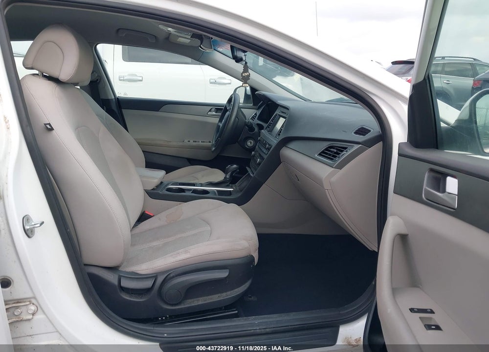 2016 HYUNDAI SONATA SE VIN: 5NPE24AF1GH270555