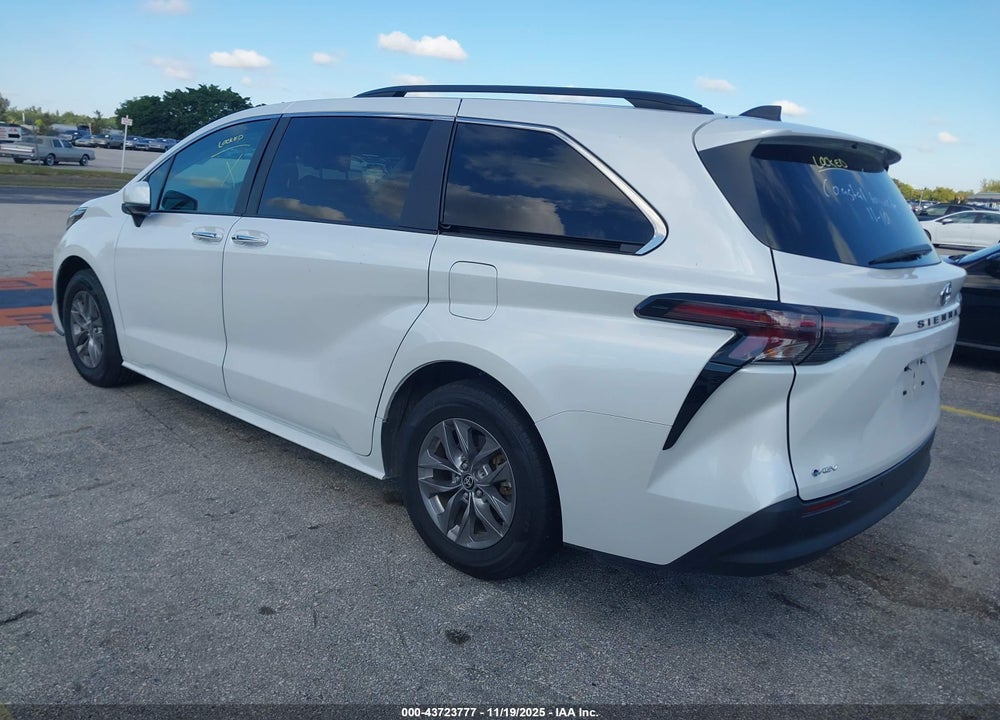 2025 TOYOTA SIENNA XLE 8 PASSENGER VIN: 5TDYRKECXSS238493