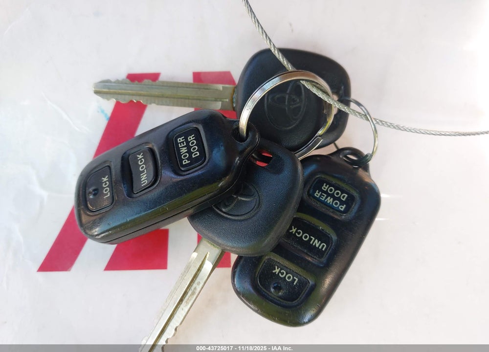 1999 TOYOTA SIENNA XLE VIN: 4T3ZF13C2XU153826