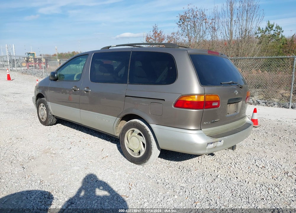 1999 TOYOTA SIENNA XLE VIN: 4T3ZF13C2XU153826