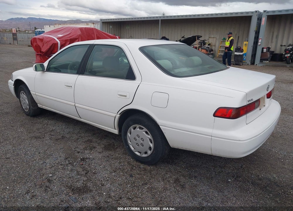 1998 TOYOTA CAMRY LE VIN: JT2BG22K2W0240036