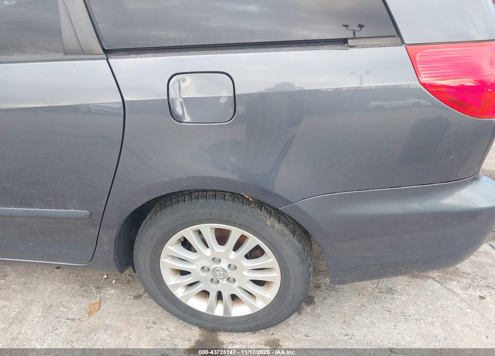 2009 TOYOTA SIENNA XLE VIN: 5TDZK22C19S237823