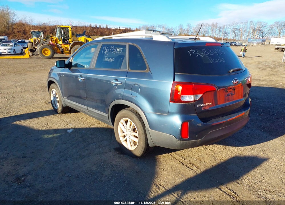 2014 KIA SORENTO LX VIN: 5XYKTDA66EG497017