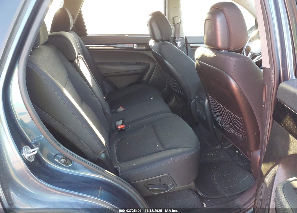 2014 KIA SORENTO LX VIN: 5XYKTDA66EG497017