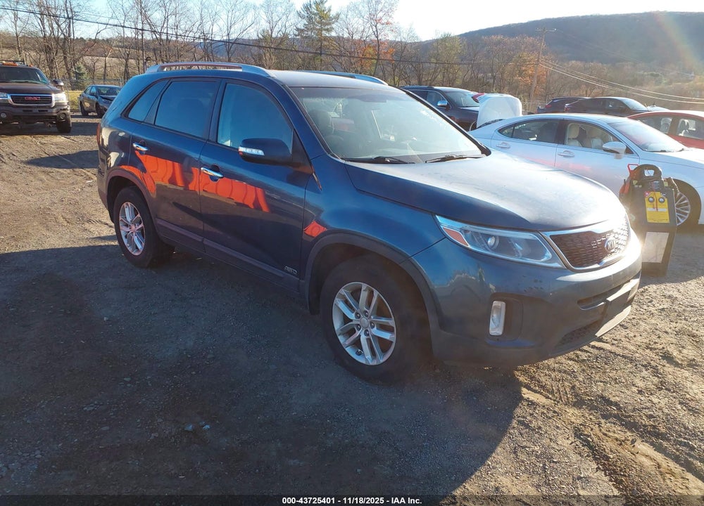 2014 KIA SORENTO LX VIN: 5XYKTDA66EG497017