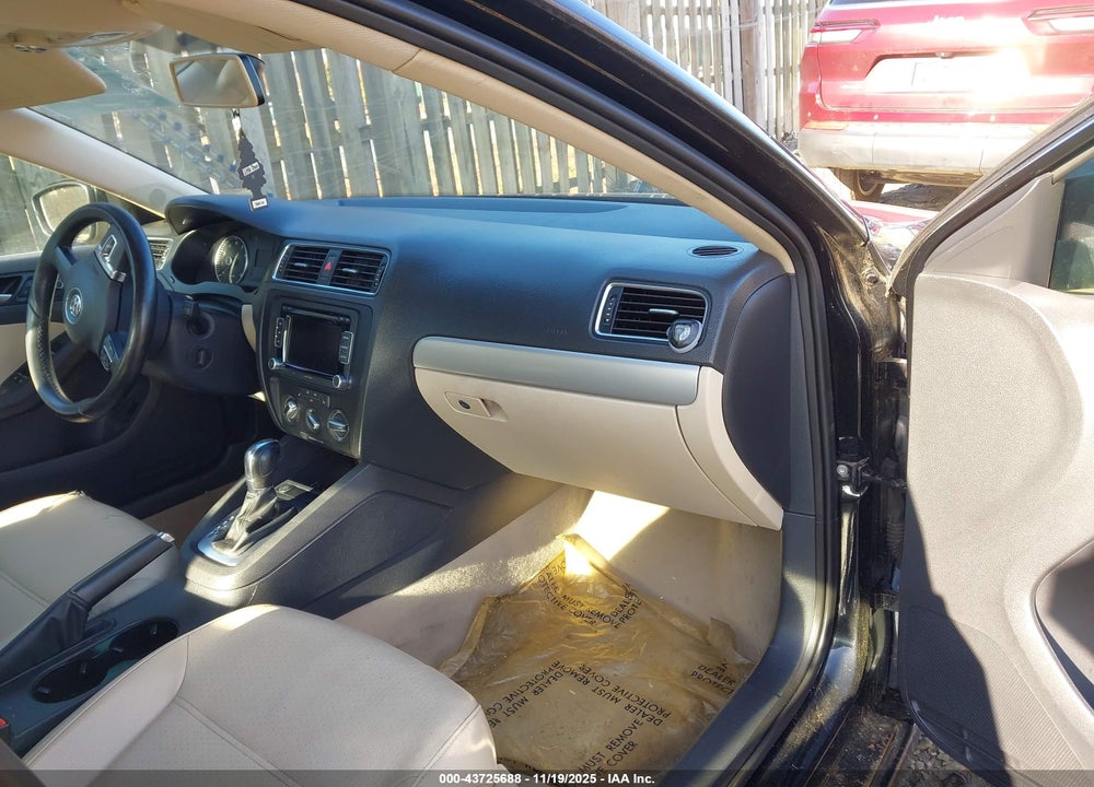 2014 VOLKSWAGEN JETTA 1.8T SE VIN: 3VWD17AJ8EM384514