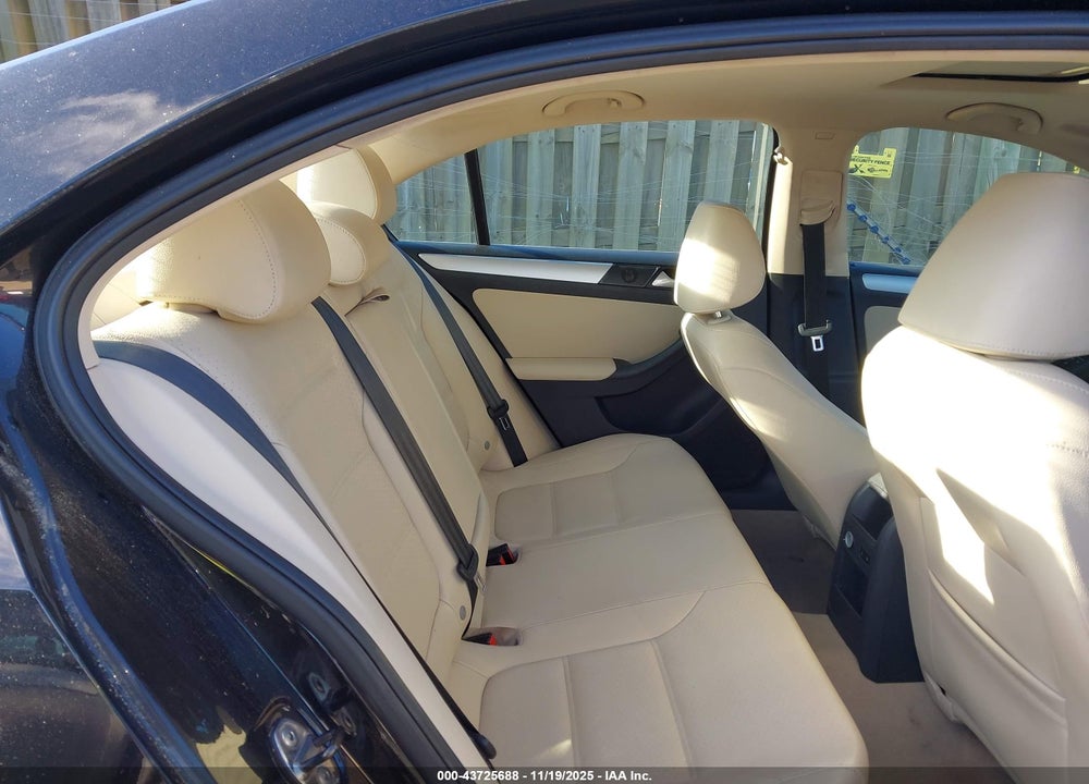 2014 VOLKSWAGEN JETTA 1.8T SE VIN: 3VWD17AJ8EM384514