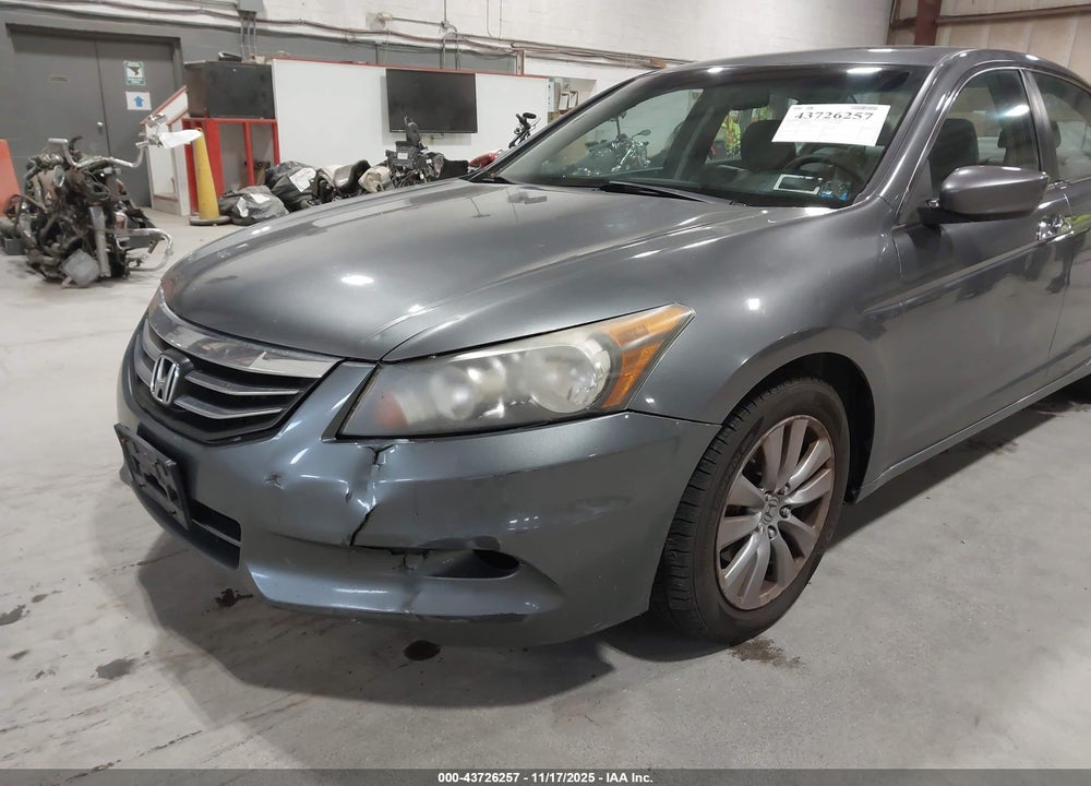 2011 HONDA ACCORD VIN: 1HGCP3F80BA018830