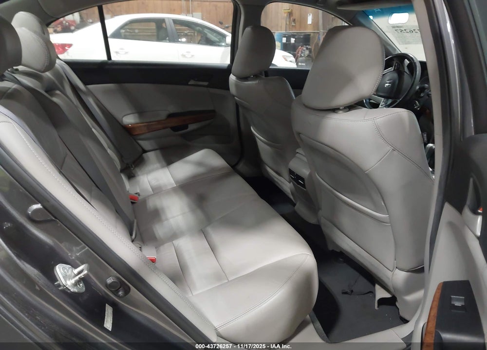 2011 HONDA ACCORD VIN: 1HGCP3F80BA018830