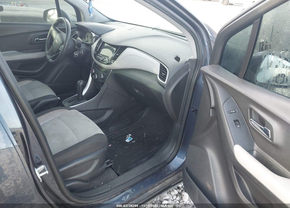 2018 CHEVROLET TRAX LS VIN: 3GNCJKSBXJL267730