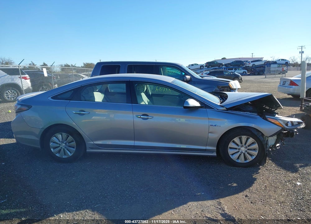 2017 HYUNDAI SONATA HYBRID SE VIN: KMHE24L10HA043525