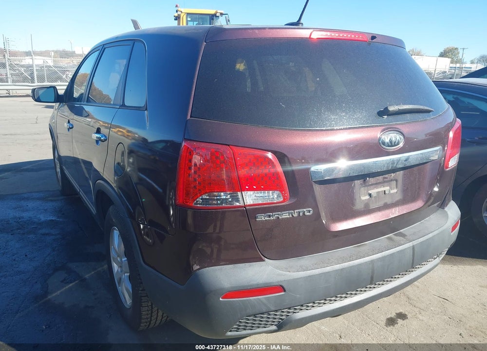 2011 KIA SORENTO LX VIN: 5XYKT3A17BG125924