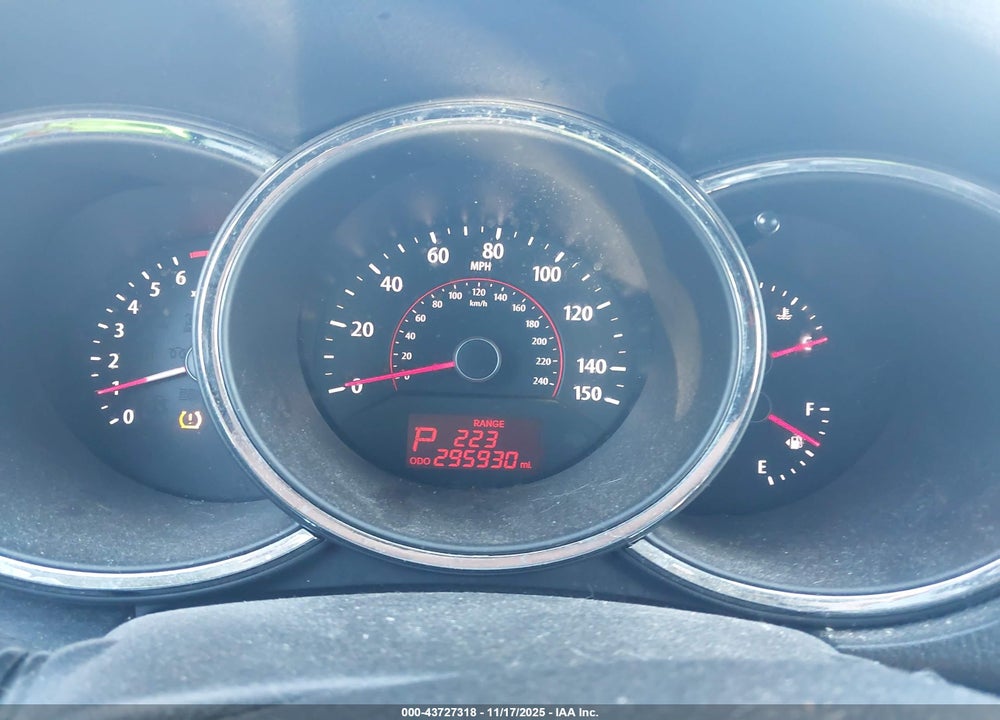 2011 KIA SORENTO LX VIN: 5XYKT3A17BG125924