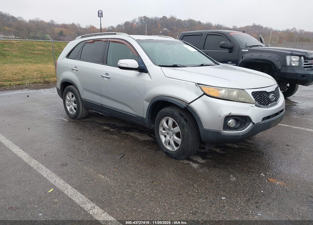 2011 KIA SORENTO LX VIN: 5XYKT3A14BG090078
