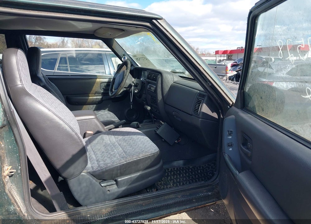 2000 JEEP CHEROKEE SE VIN: 1J4FF27S0YL192844