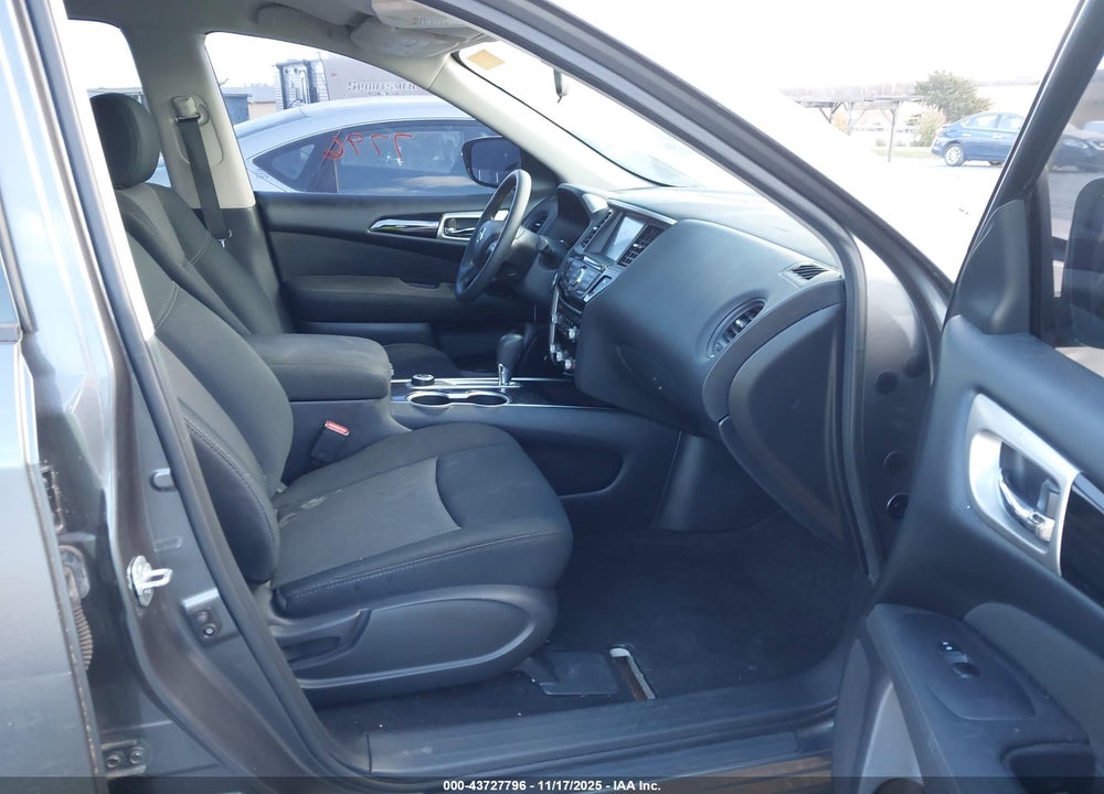 2017 NISSAN PATHFINDER VIN: 5N1DR2MM4HC668826
