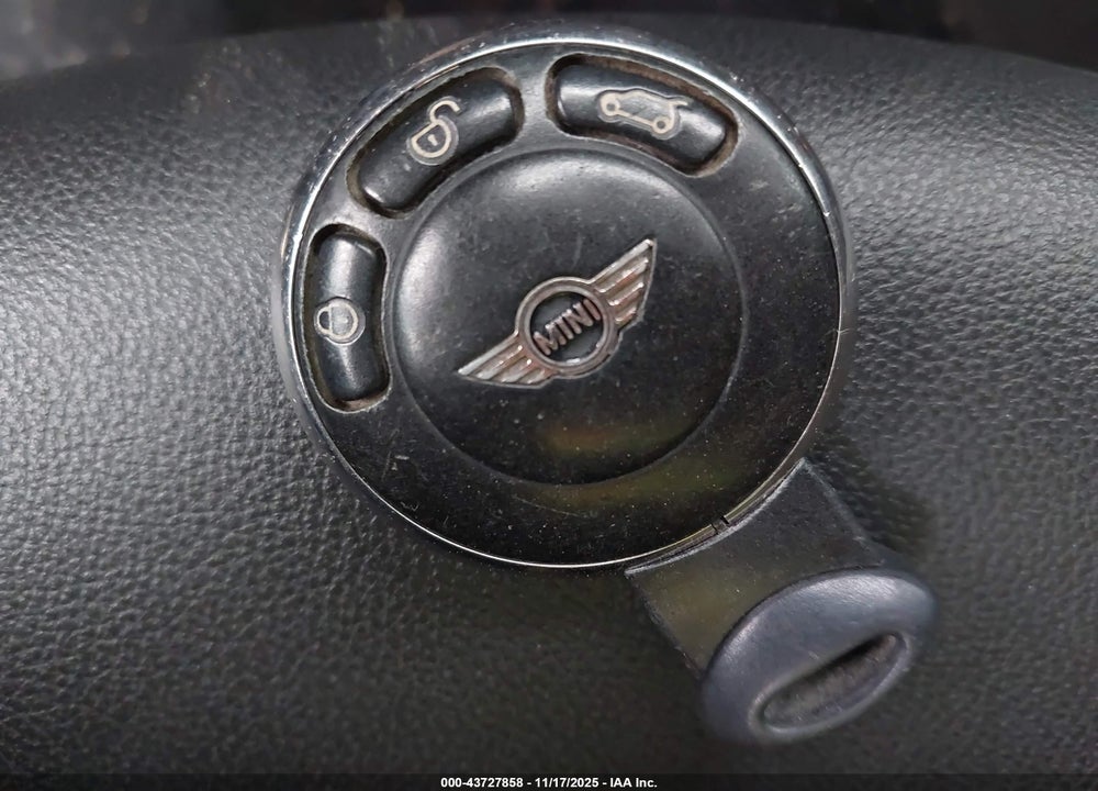 2012 MINI COOPER VIN: WMWSU3C5XCT261884