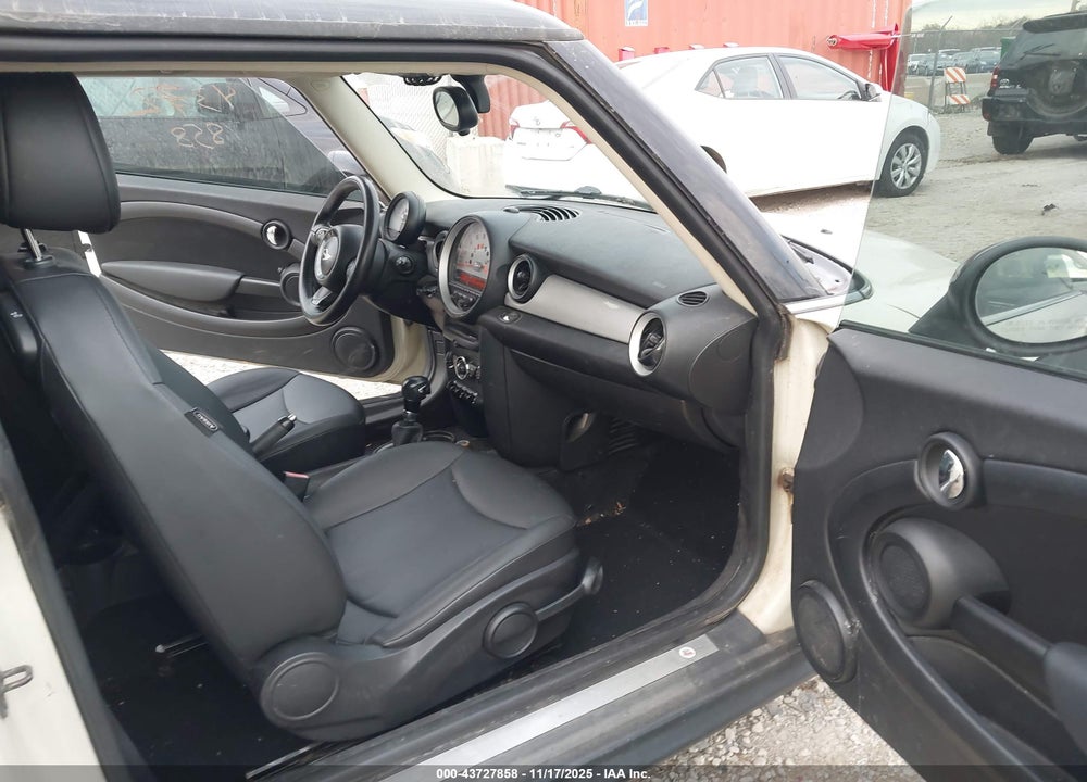 2012 MINI COOPER VIN: WMWSU3C5XCT261884