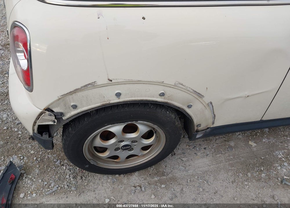 2012 MINI COOPER VIN: WMWSU3C5XCT261884