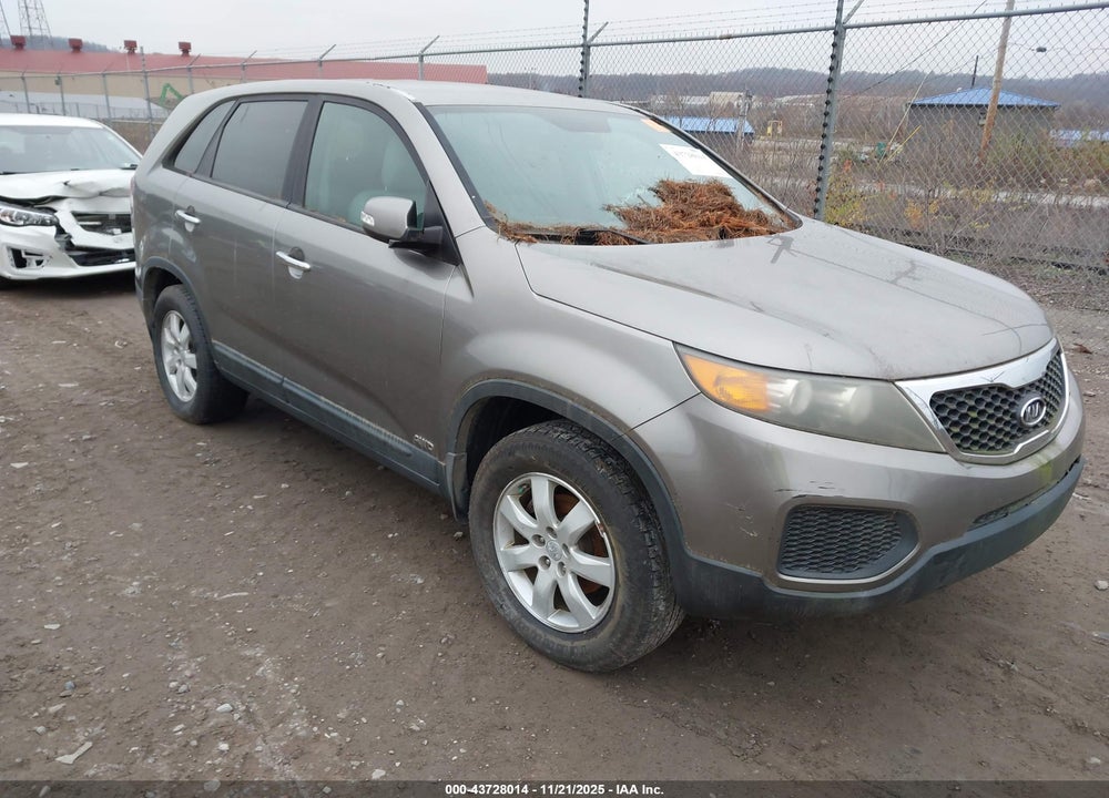 2011 KIA SORENTO LX VIN: 5XYKTCA18BG015108