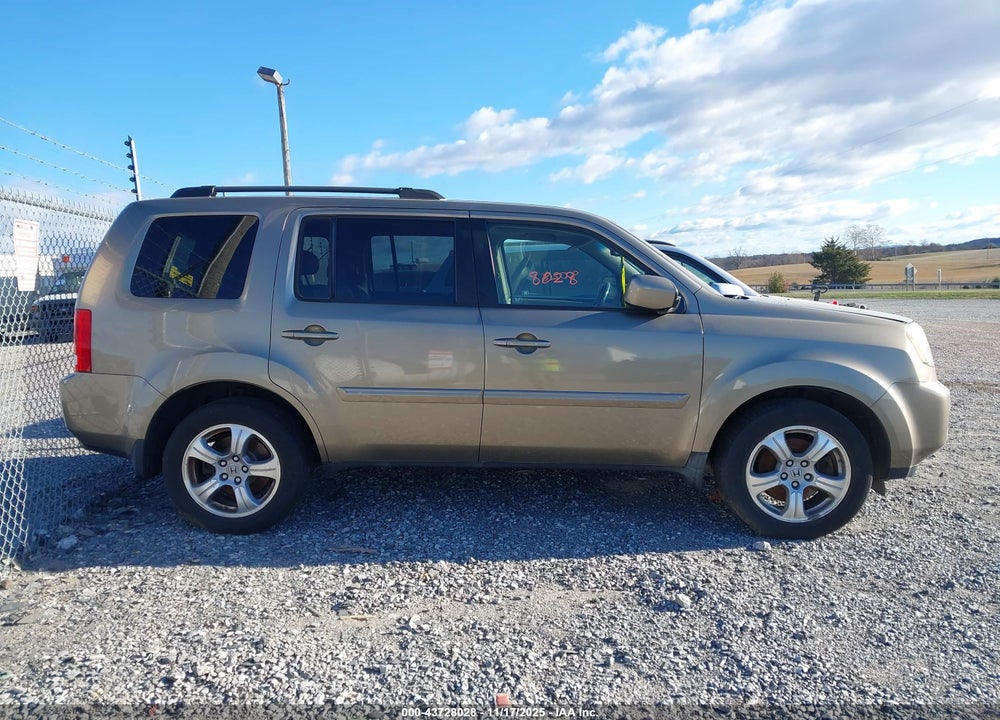 2011 HONDA PILOT EX-L VIN: 5FNYF4H61BB050394