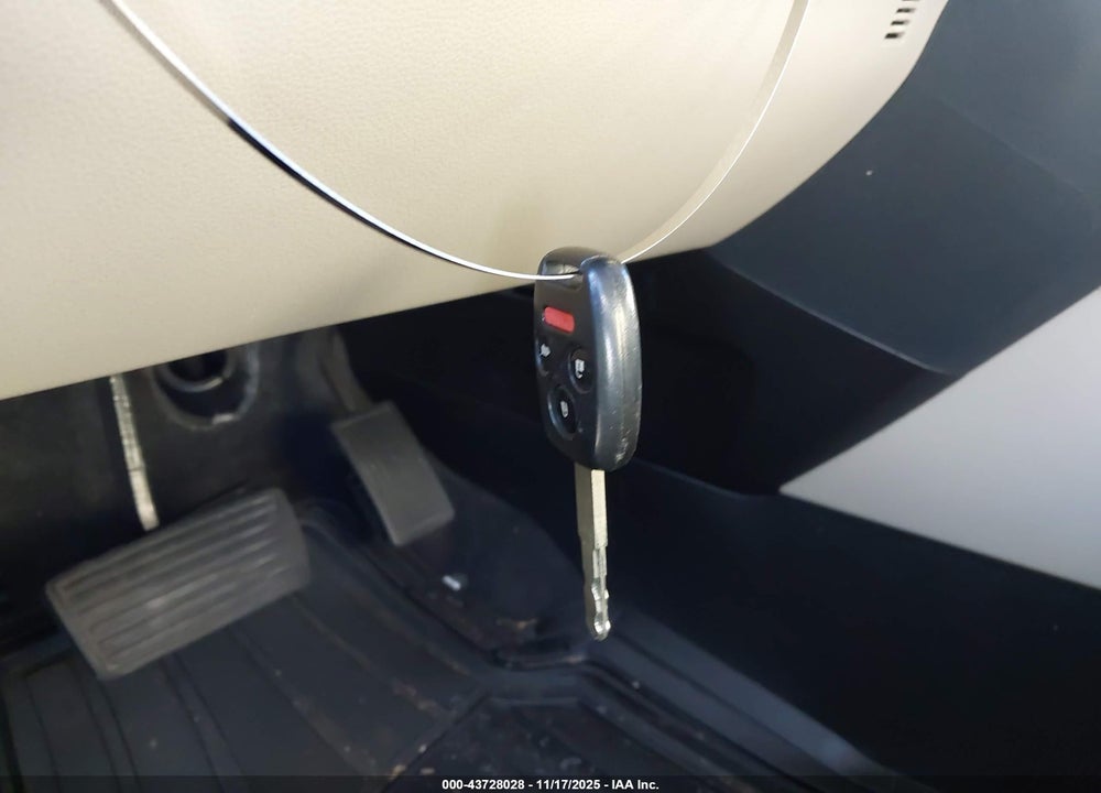 2011 HONDA PILOT EX-L VIN: 5FNYF4H61BB050394