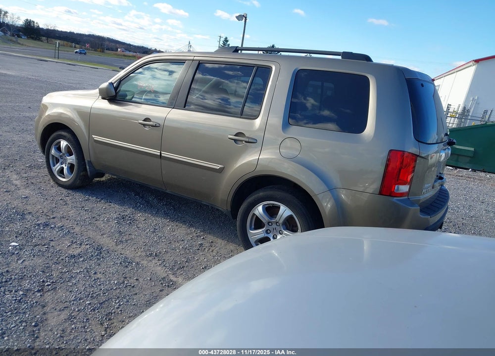 2011 HONDA PILOT EX-L VIN: 5FNYF4H61BB050394