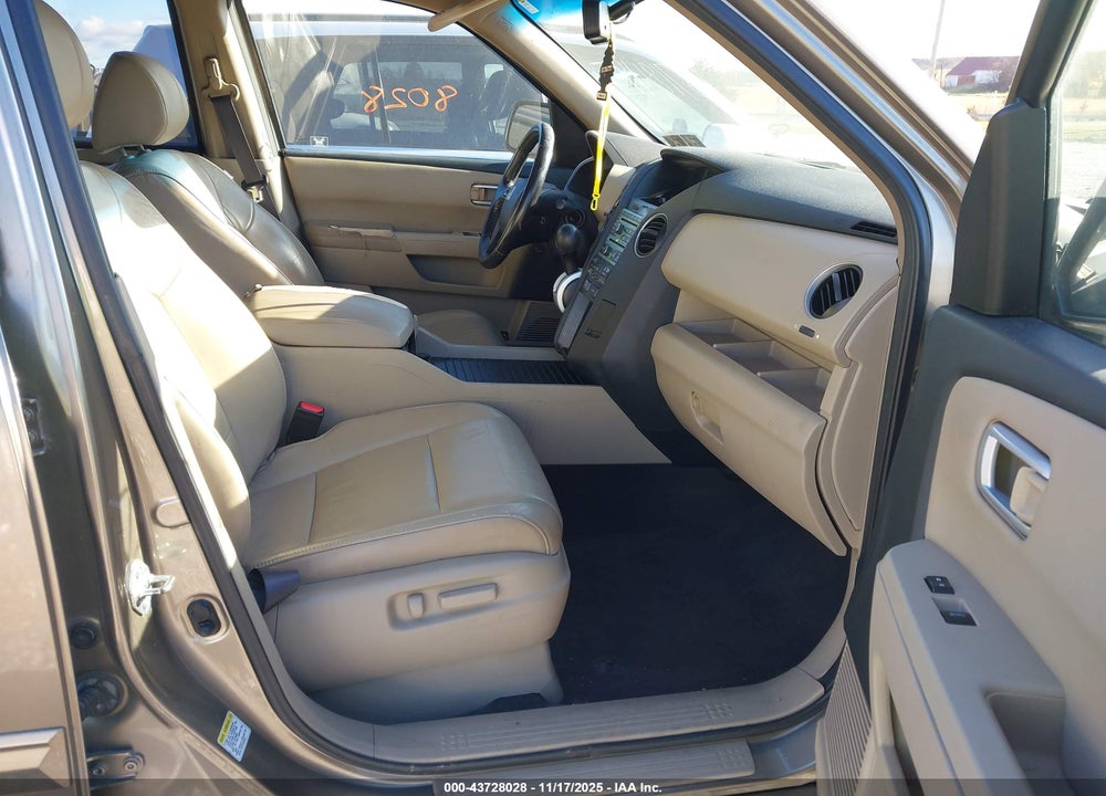 2011 HONDA PILOT EX-L VIN: 5FNYF4H61BB050394
