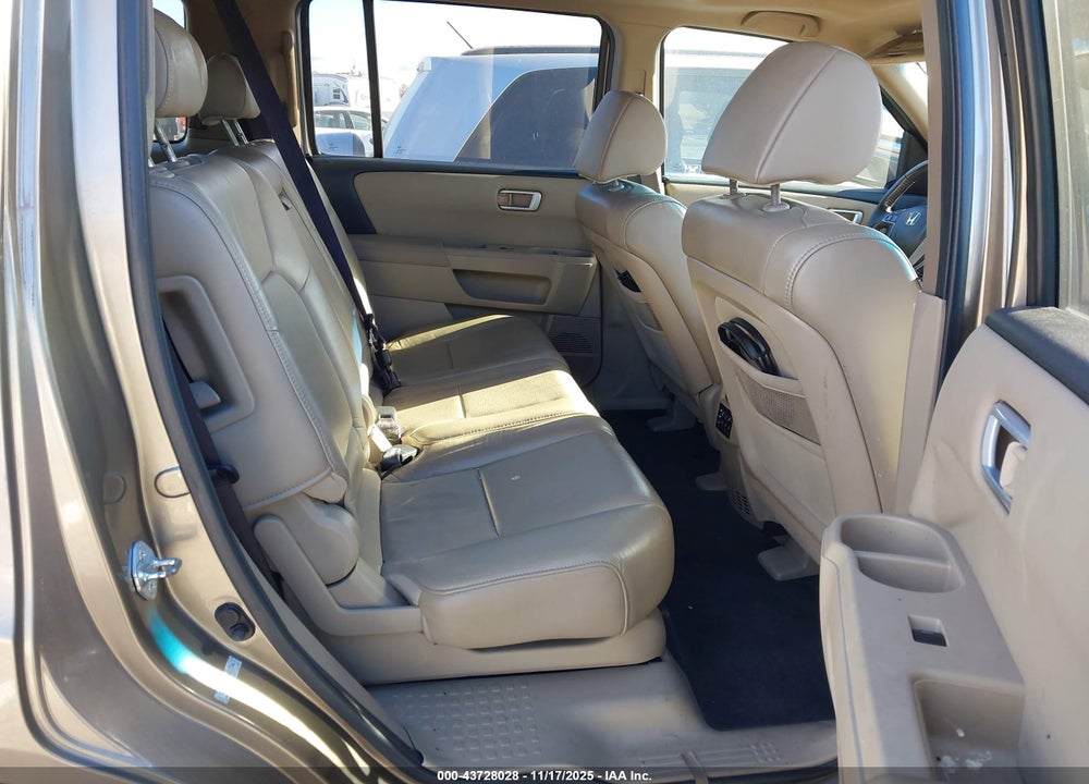 2011 HONDA PILOT EX-L VIN: 5FNYF4H61BB050394