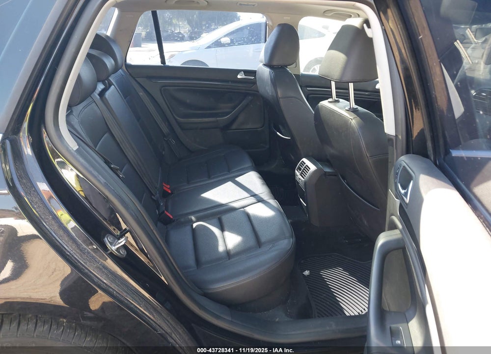 2012 VOLKSWAGEN JETTA SPORTWAGEN 2.5L SE VIN: 3VWPP7AJ9CM689688